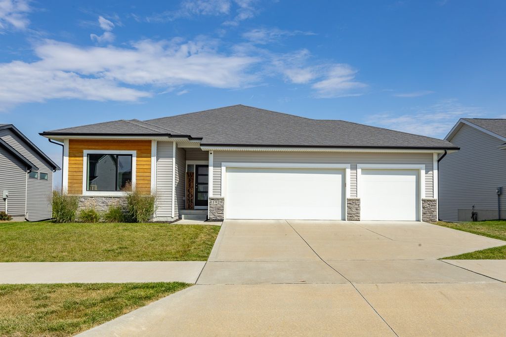 1929 Southbridge Drive, Adel, IA 50003