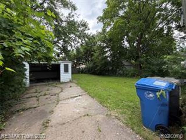 228 Auburn Street, Inkster, MI 48141