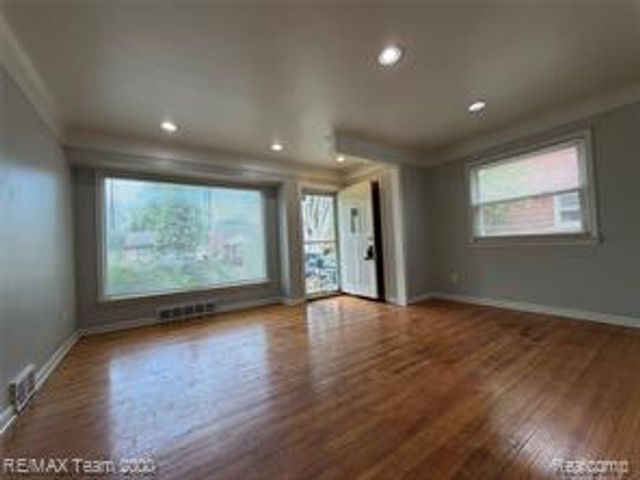 228 Auburn Street, Inkster, MI 48141