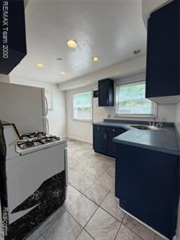 228 Auburn Street, Inkster, MI 48141