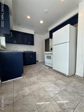 228 Auburn Street, Inkster, MI 48141