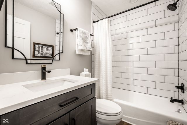 11329 Valley Meadow Drive, Zionsville, IN 46077