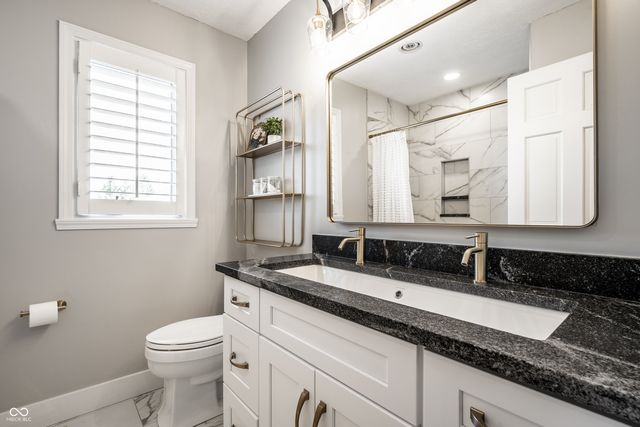 11329 Valley Meadow Drive, Zionsville, IN 46077