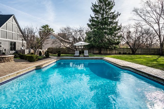 11329 Valley Meadow Drive, Zionsville, IN 46077