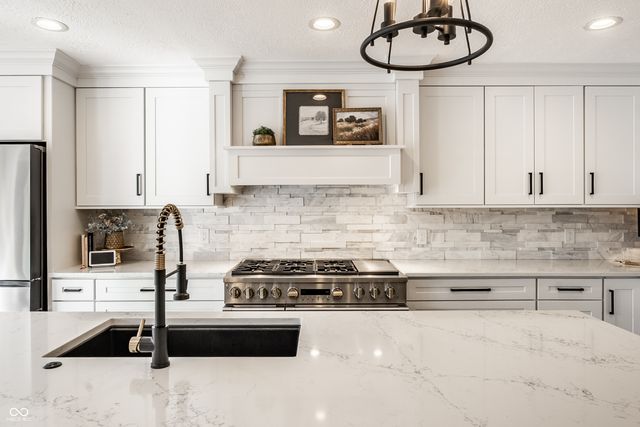 11329 Valley Meadow Drive, Zionsville, IN 46077