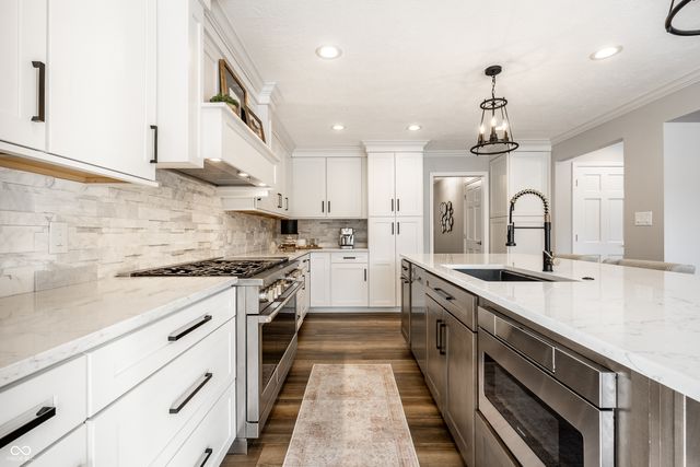 11329 Valley Meadow Drive, Zionsville, IN 46077