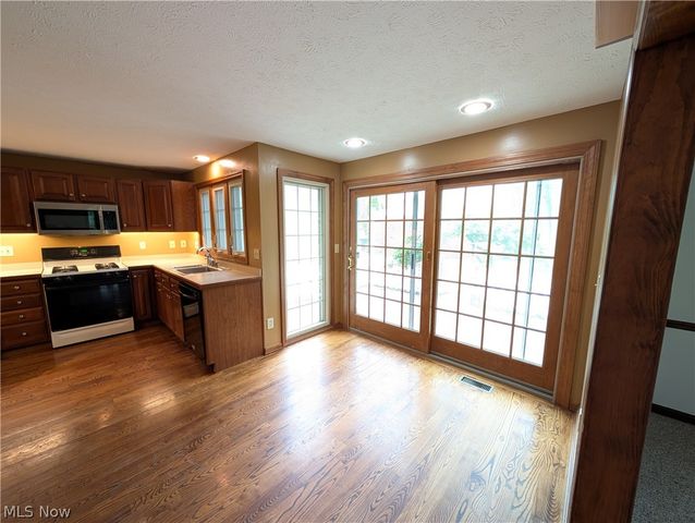 7353 Columbia, Olmsted Falls, OH 44138