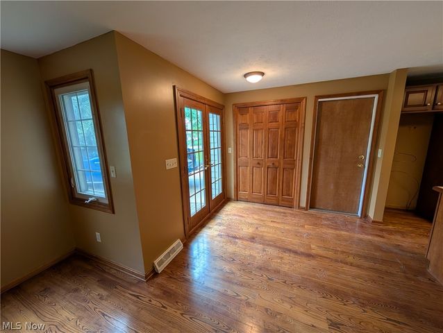 7353 Columbia, Olmsted Falls, OH 44138