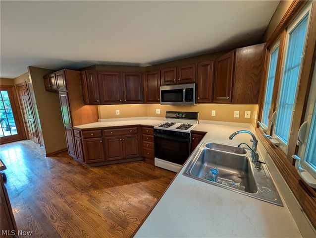 7353 Columbia, Olmsted Falls, OH 44138