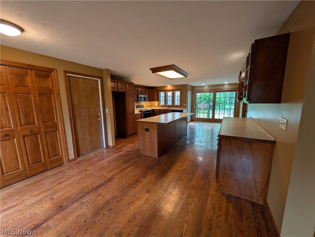 7353 Columbia, Olmsted Falls, OH 44138