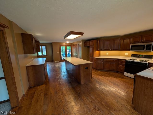 7353 Columbia, Olmsted Falls, OH 44138