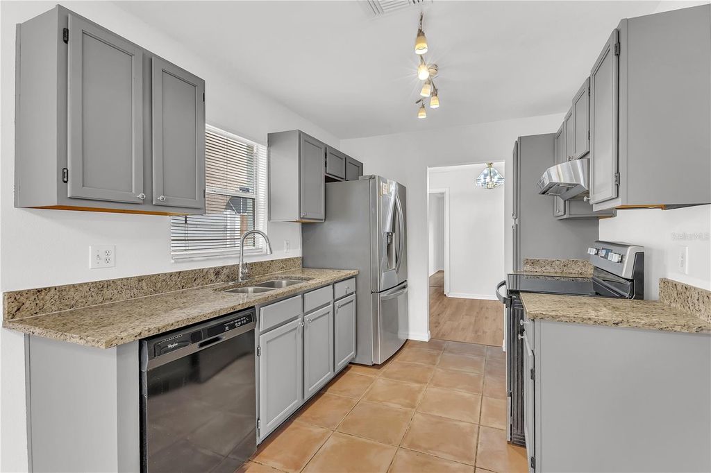 Image 15 of property listing at 12516 BELROSE AVENUE E, Orlando, FL 32837