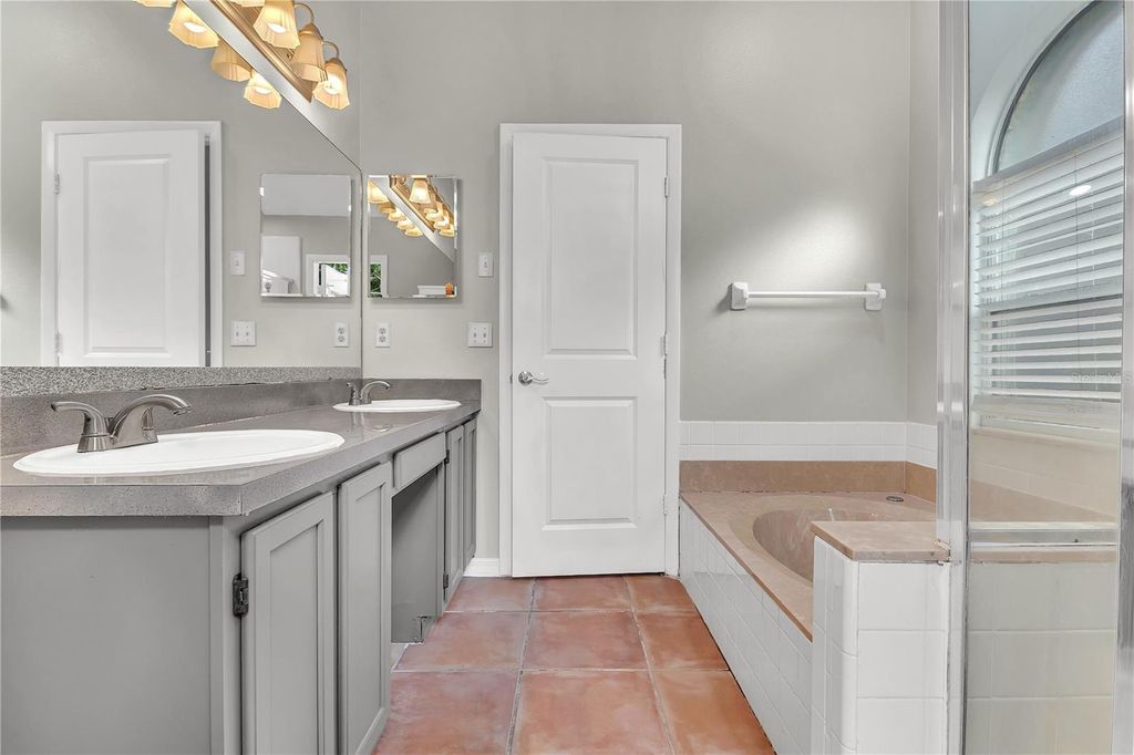 Image 24 of property listing at 12516 BELROSE AVENUE E, Orlando, FL 32837