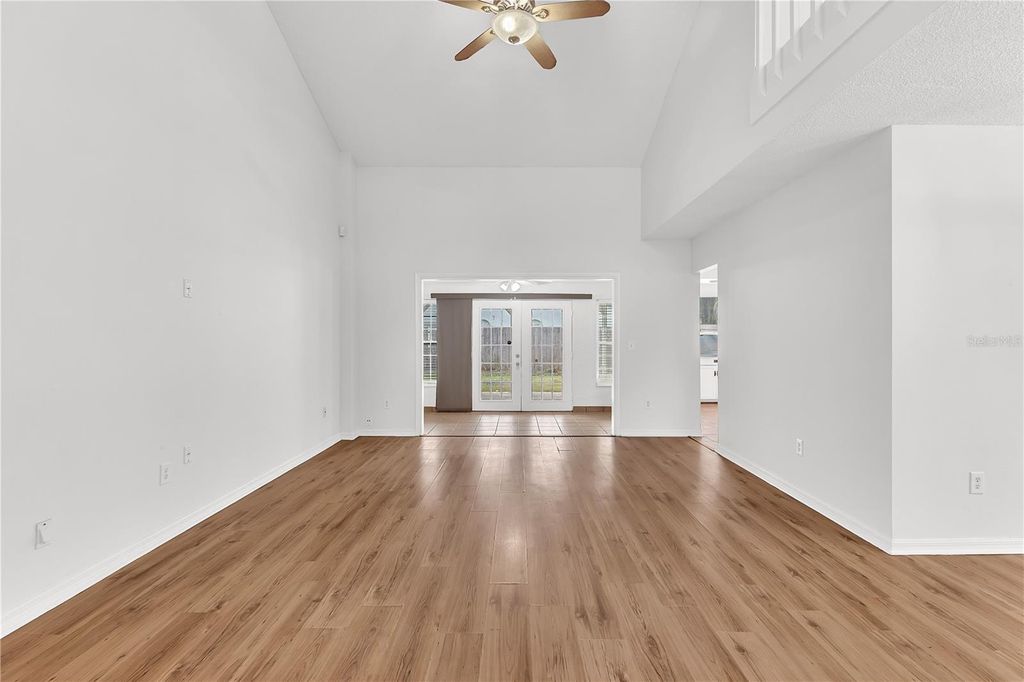 Image 9 of property listing at 12516 BELROSE AVENUE E, Orlando, FL 32837