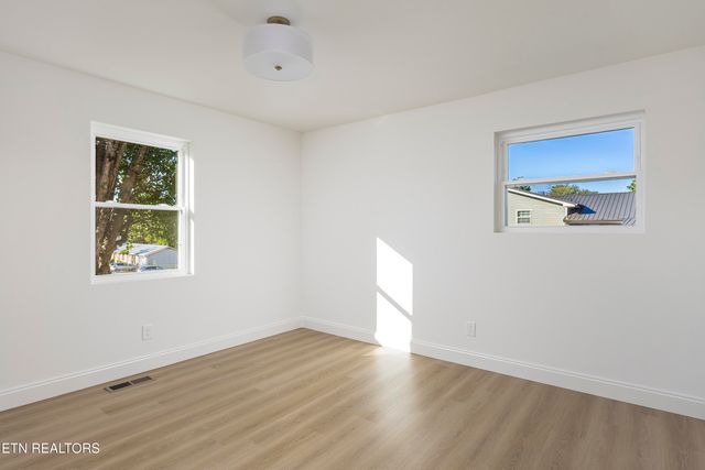 3715 SE Dockery St, Cleveland, TN 37323