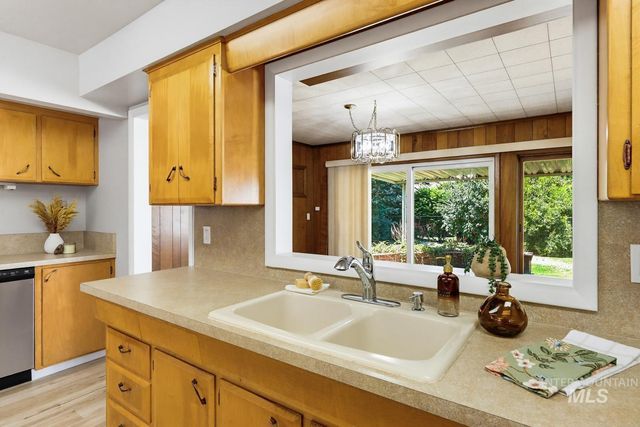 25 S Mesa Vista Dr, Boise, ID 83705