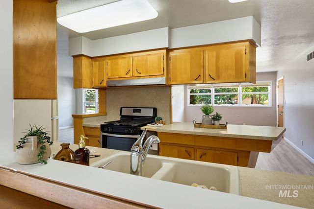 25 S Mesa Vista Dr, Boise, ID 83705