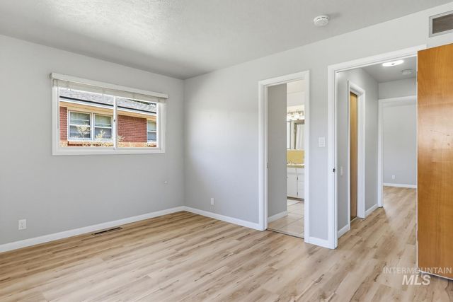 25 S Mesa Vista Dr, Boise, ID 83705
