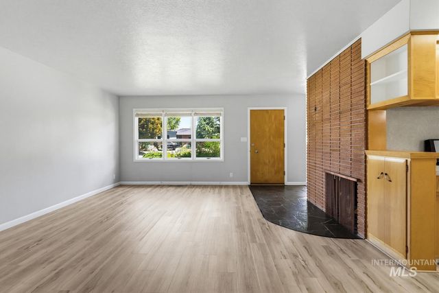 25 S Mesa Vista Dr, Boise, ID 83705