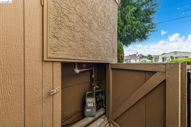 68 Oakes Blvd., San Leandro, CA 94577