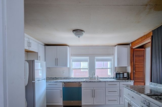 108 Palmer St, Quincy, MA 02169
