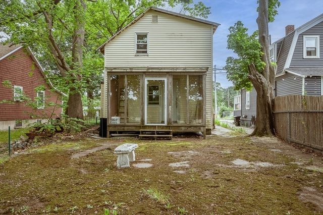 108 Palmer St, Quincy, MA 02169