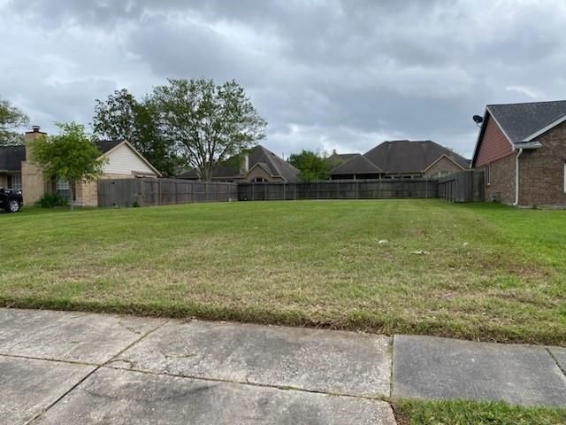 2925 Forest Hills Drive, League City, TX 77573