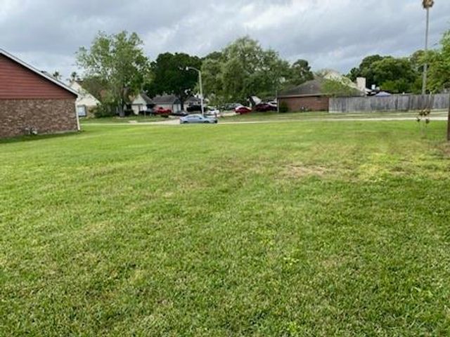 2925 Forest Hills Drive, League City, TX 77573