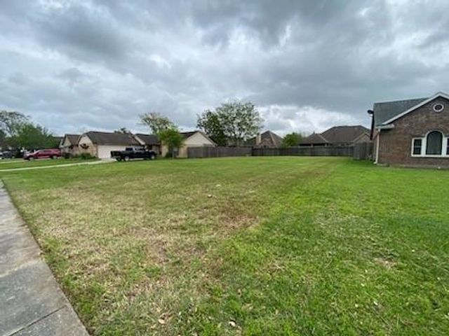 2925 Forest Hills Drive, League City, TX 77573