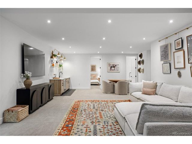 2930 S Madison St, Denver, CO 80210