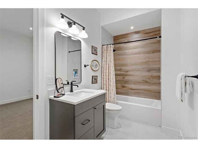 2930 S Madison St, Denver, CO 80210