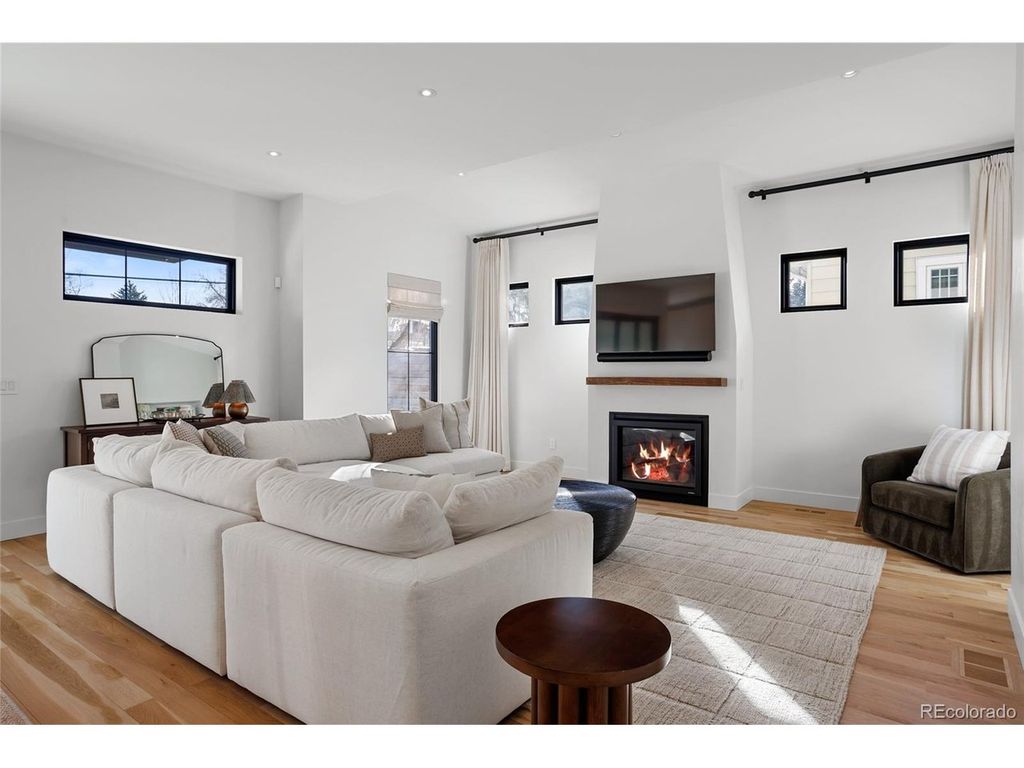 2930 S Madison St, Denver, CO 80210