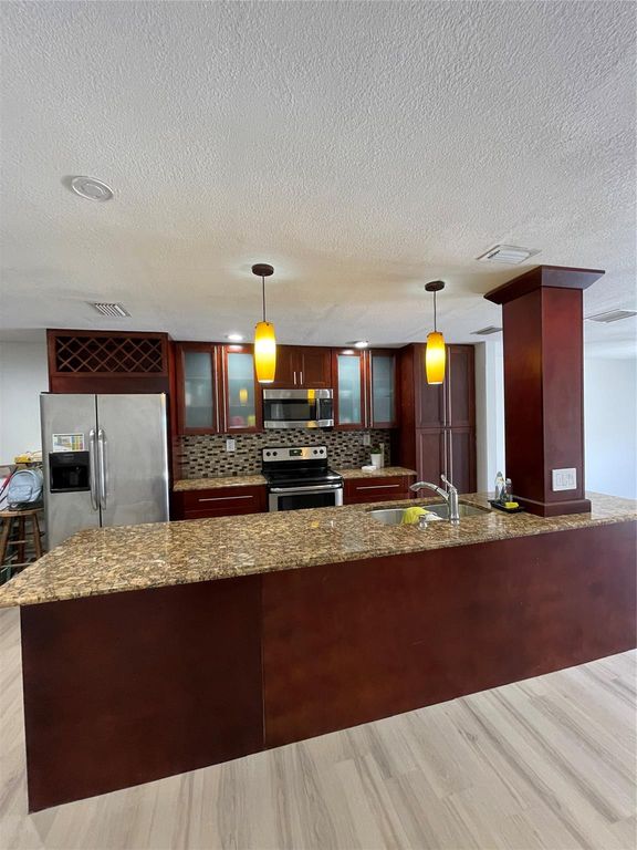 8216 NW 8th St 3, Plantation, FL 33324