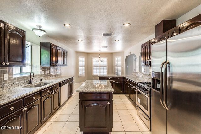 6104 LA POSTA Drive, El Paso, TX 79912