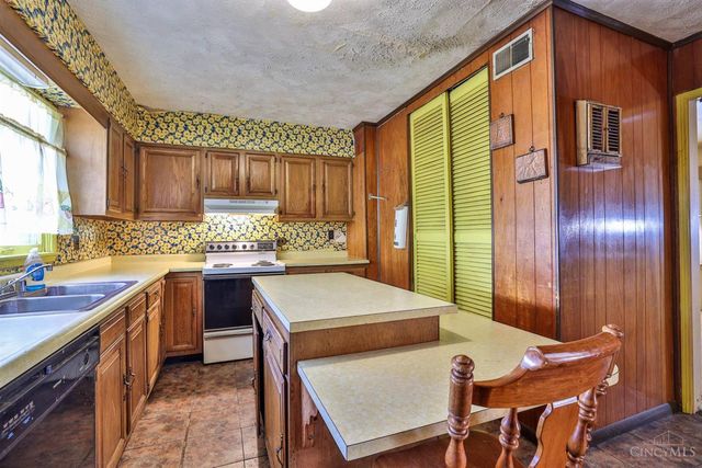 182 Mayview Forest Drive, Woodlawn, OH 45215