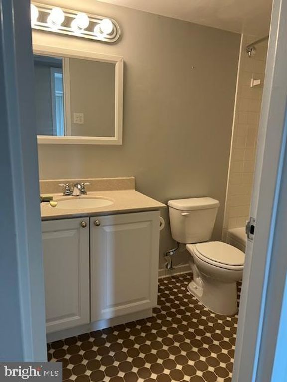1300 ARMY NAVY DR #223, Arlington, VA 22202