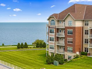 4100 S Lake DRIVE #410, Saint Francis, WI 53235