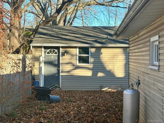 11 Tell Avenue, Deer Park, NY 11729