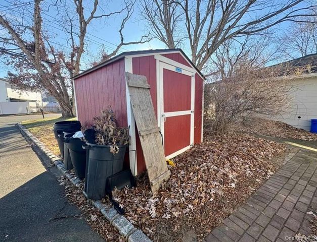 11 Tell Avenue, Deer Park, NY 11729