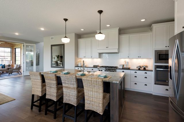 725 Crest Curve, Hudson, WI 54016