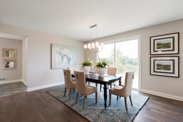 725 Crest Curve, Hudson, WI 54016