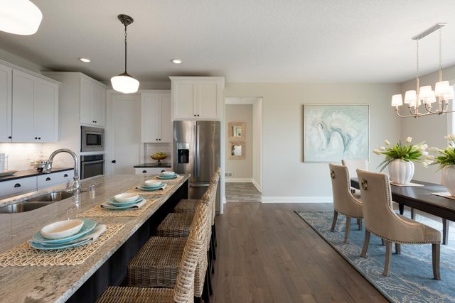 725 Crest Curve, Hudson, WI 54016