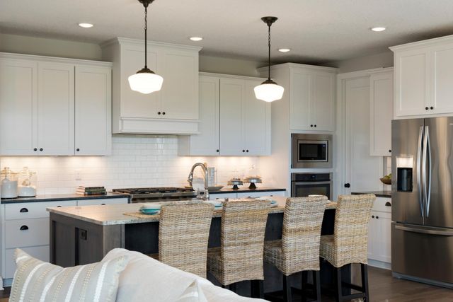 725 Crest Curve, Hudson, WI 54016