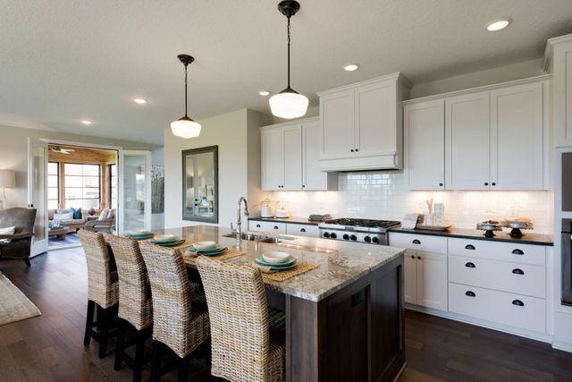 725 Crest Curve, Hudson, WI 54016