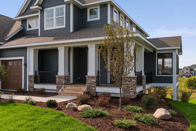 725 Crest Curve, Hudson, WI 54016