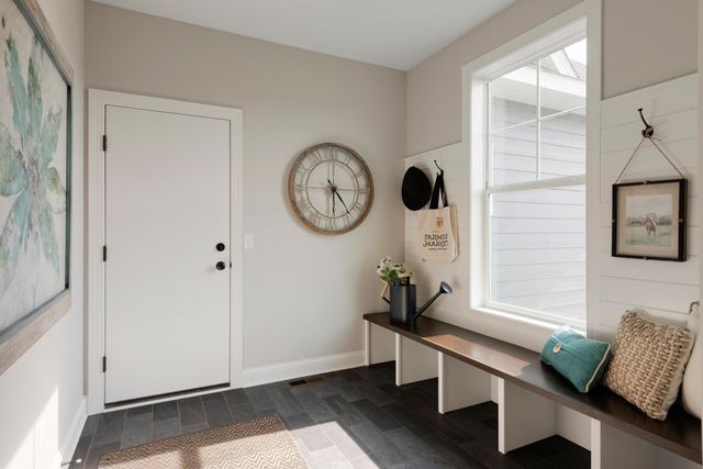 725 Crest Curve, Hudson, WI 54016