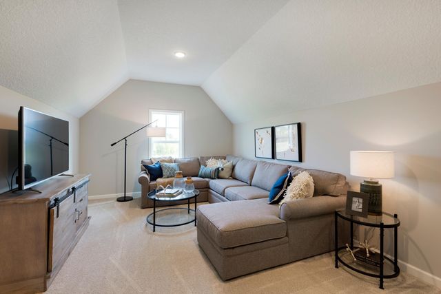 725 Crest Curve, Hudson, WI 54016