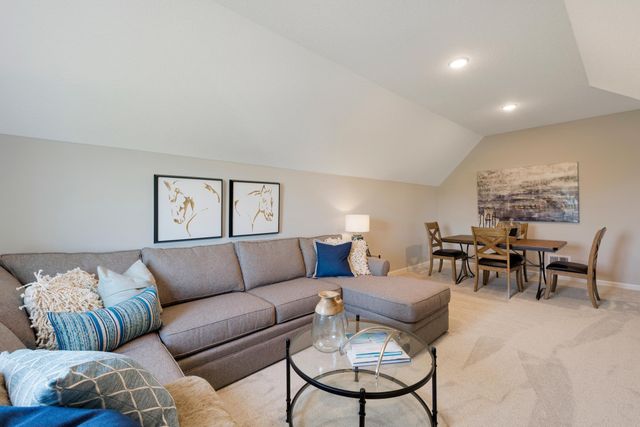 725 Crest Curve, Hudson, WI 54016