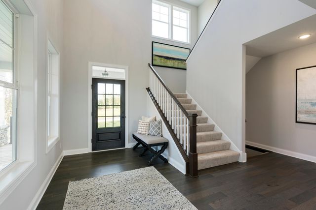 725 Crest Curve, Hudson, WI 54016