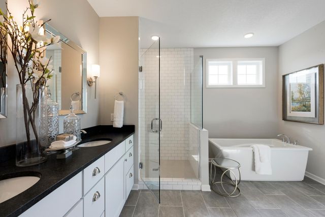 725 Crest Curve, Hudson, WI 54016